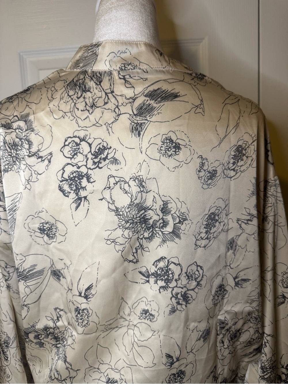 Jon & Anna Satin Floral Print Crop Blouse Size Medium Tie Front Button Down - Picture 7 of 9